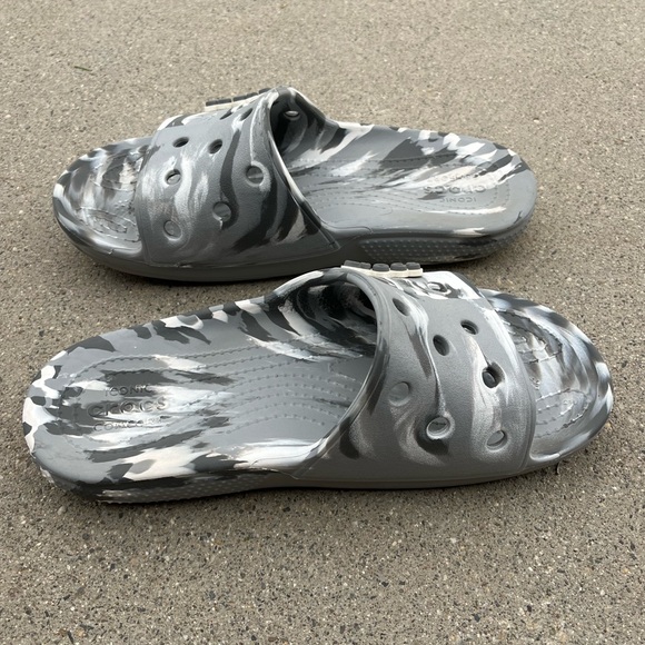 Iconic Crocs Comfort unisex slip-ons sandals. women’s 8, men’s 6. EUC - Picture 6 of 7